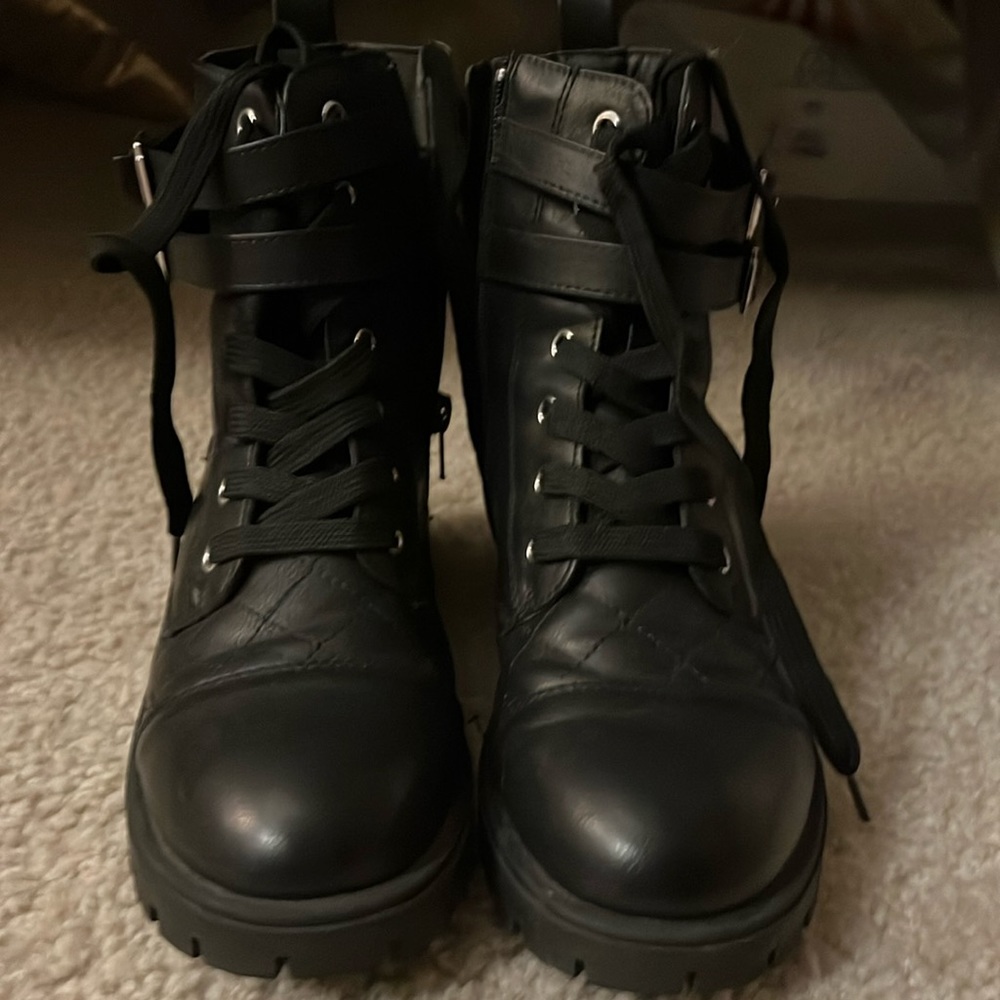Combat boots